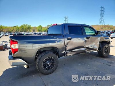Trzecie zdjęcie samochodu z tyłu: 2017 TOYOTA TUNDRA SR5 VIN:5TFDW5F18HX669276 - miniatura