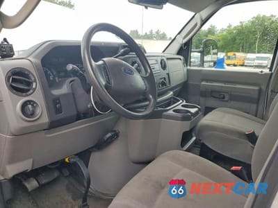 Zdjęcie 8 z 13 samochodu: 2013 FORD E350 BOX TRUCK VIN:1FDWE3FS0DDA69240 - miniatura