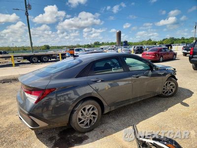 Trzecie zdjęcie samochodu z tyłu: 2024 HYUNDAI ELANTRA SEL VIN:KMHLM4DG1RU663689 - miniatura