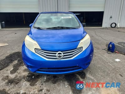 Piąte zdjęcie samochodu w środku: 2016 NISSAN VERSA NOTE SV VIN:3N1CE2CP5GL371996 - miniatura