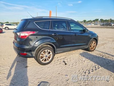 Trzecie zdjęcie samochodu z tyłu: 2017 FORD ESCAPE SE VIN:1FMCU0GD4HUA84186 - miniatura
