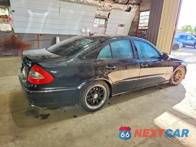 Trzecie zdjęcie samochodu z tyłu: 2007 MERCEDES-BENZ E 550 4MATIC VIN:WDBUF90X27X212612 - miniatura