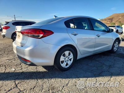 Trzecie zdjęcie samochodu z tyłu: 2018 KIA FORTE LX VIN:3KPFK4A76JE168970 - miniatura