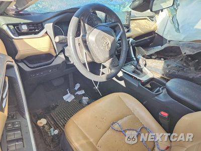 Zdjęcie 8 z 13 samochodu: 2019 TOYOTA RAV4 XLE PREMIUM VIN:JTMA1RFV1KD518977 - miniatura