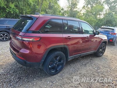 Trzecie zdjęcie samochodu z tyłu: 2024 JEEP GRAND CHEROKEE LAREDO VIN:1C4RJHAG3RC698825 - miniatura
