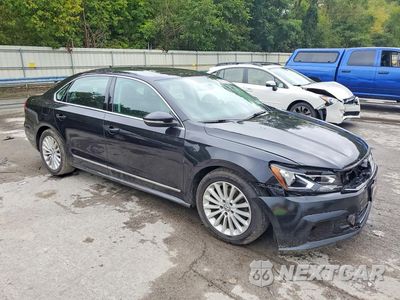 Czwarte zdjęcie samochodu z boku: 2017 VOLKSWAGEN PASSAT SE VIN:1VWBT7A30HC037106 - miniatura
