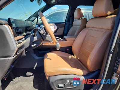 Zdjęcie 7 z 13 samochodu: 2025 HYUNDAI SANTA FE LIMITED VIN:5NMP34G11SH030414 - miniatura