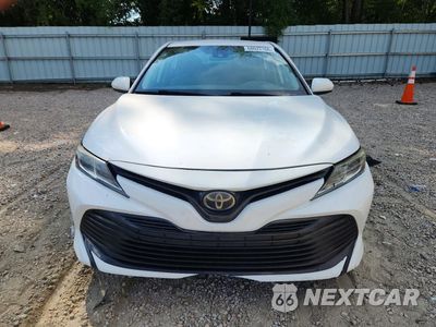 Piąte zdjęcie samochodu w środku: 2019 TOYOTA CAMRY L VIN:4T1B11HK8KU737892 - miniatura