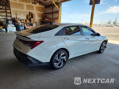 Trzecie zdjęcie samochodu z tyłu: 2025 HYUNDAI ELANTRA HYBRID SEL SPORT VIN:KMHLM4DJ8SU158198 - miniatura