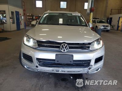 Piąte zdjęcie samochodu w środku: 2014 VOLKSWAGEN TOUAREG V6 VIN:WVGEF9BP2ED001438 - miniatura