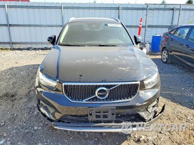 Piąte zdjęcie samochodu w środku: 2021 VOLVO XC40 T5 MOMENTUM VIN:YV4162UK3M2424922 - miniatura