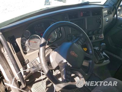 Zdjęcie 8 z 13 samochodu: 2017 KENWORTH T680 SEMI TRUCK VIN:1XKYA48XXHJ160339 - miniatura
