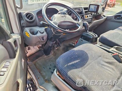 Zdjęcie 8 z 12 samochodu: 2018 HINO 195 BOX TRUCK VIN:JHHSDM2H5JK006192 - miniatura