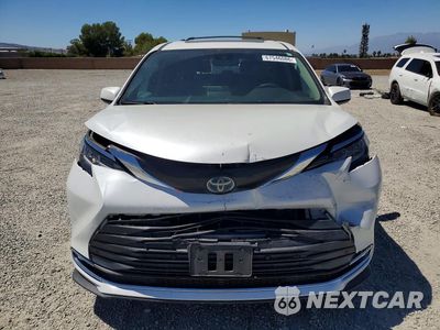 Piąte zdjęcie samochodu w środku: 2022 TOYOTA SIENNA XLE VIN:5TDYRKEC2NS092398 - miniatura