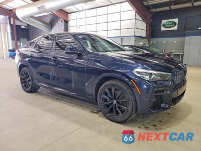 Czwarte zdjęcie samochodu z boku: 2022 BMW X6 XDRIVE40I VIN:5UXCY6C03N9J34166 - miniatura