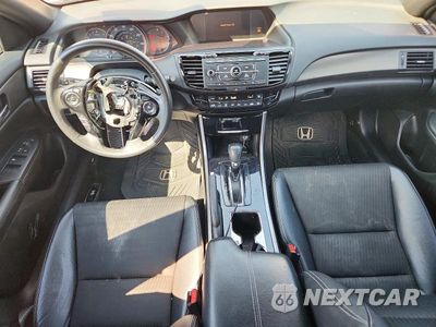 Zdjęcie 8 z 12 samochodu: 2017 HONDA ACCORD SPORT VIN:1HGCR2F56HA301431 - miniatura