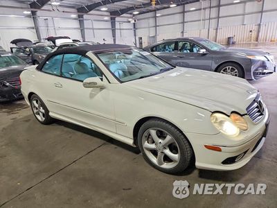 Czwarte zdjęcie samochodu z boku: 2005 MERCEDES-BENZ CLK 500 VIN:WDBTK75J85F142939 - miniatura