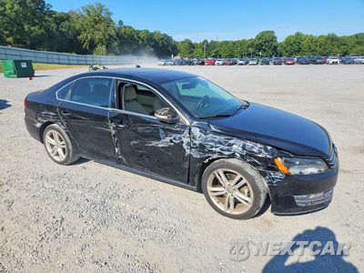 Czwarte zdjęcie samochodu z boku: 2014 VOLKSWAGEN PASSAT SE VIN:1VWBM7A35EC033674 - miniatura