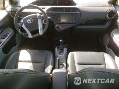 Zdjęcie 8 z 12 samochodu: 2012 TOYOTA PRIUS C FOUR VIN:JTDKDTB35C1024122 - miniatura