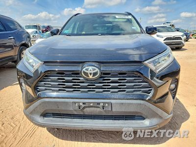 Piąte zdjęcie samochodu w środku: 2021 TOYOTA RAV4 XLE VIN:2T3W1RFVXMW160760 - miniatura
