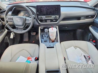 Zdjęcie 8 z 12 samochodu: 2025 TOYOTA GRAND HIGHLANDER XLE VIN:5TDAAAA54SS024030 - miniatura