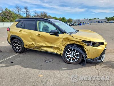 Czwarte zdjęcie samochodu z boku: 2023 TOYOTA COROLLA CROSS HYBRID SE VIN:7MUFBABG6PV016804 - miniatura