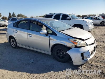 Czwarte zdjęcie samochodu z boku: 2013 TOYOTA PRIUS THREE VIN:JTDKN3DU0D5670102 - miniatura