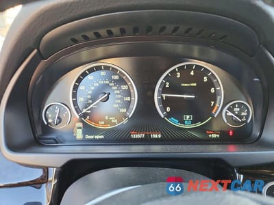 Zdjęcie 9 z 14 samochodu: 2016 BMW X5 XDR40E VIN:5UXKT0C58G0S79150 - miniatura