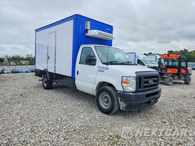 Czwarte zdjęcie samochodu z boku: 2023 FORD E350 REFRIGERATED BOX TRUCK VIN:1FDWE3FK1PDD32050 - miniatura