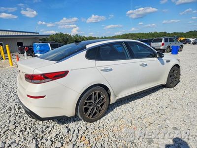 Trzecie zdjęcie samochodu z tyłu: 2020 KIA OPTIMA SPECIAL EDITION VIN:5XXGT4L39LG436321 - miniatura