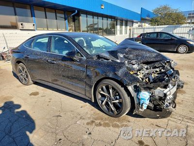 Czwarte zdjęcie samochodu z boku: 2021 HYUNDAI SONATA SEL PLUS VIN:5NPEJ4J27MH101118 - miniatura