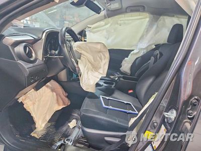 Zdjęcie 7 z 13 samochodu: 2017 TOYOTA RAV4 LE VIN:JTMBFREV7HJ150225 - miniatura