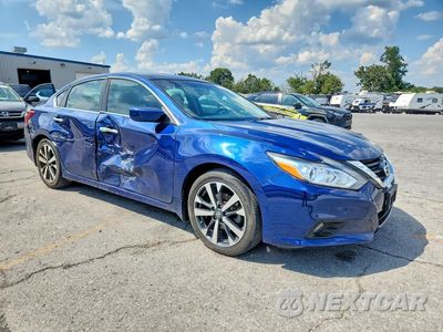Czwarte zdjęcie samochodu z boku: 2017 NISSAN ALTIMA 2.5 SR VIN:1N4AL3AP6HC260086 - miniatura