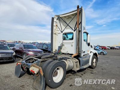 Trzecie zdjęcie samochodu z tyłu: 2019 PETERBILT 579 SEMI TRUCK VIN:1XPBA48X8KD478661 - miniatura