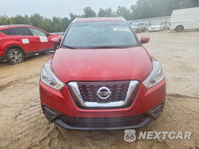 Piąte zdjęcie samochodu w środku: 2018 NISSAN KICKS SV VIN:3N1CP5CU6JL529125 - miniatura