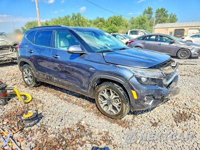 Czwarte zdjęcie samochodu z boku: 2021 KIA SELTOS EX VIN:KNDERCAA7M7123764 - miniatura