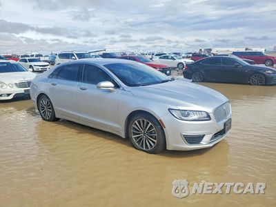 Czwarte zdjęcie samochodu z boku: 2019 LINCOLN MKZ VIN:3LN6L5KU1KR629215 - miniatura