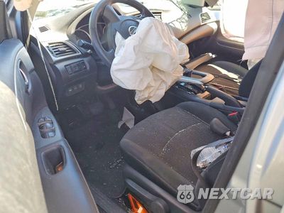 Zdjęcie 8 z 12 samochodu: 2018 NISSAN SENTRA S VIN:3N1AB7AP1JY281044 - miniatura