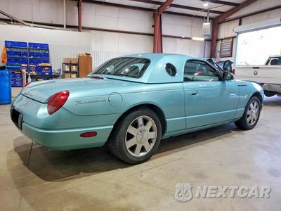 Trzecie zdjęcie samochodu z tyłu: 2002 FORD THUNDERBIRD VIN:1FAHP60AX2Y106735 - miniatura