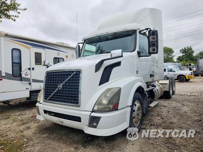 2015 VOLVO VNL SEMI TRUCK 4V4NC9EGXFN921648 - główne zdjęcie licytacji z USA - miniatura