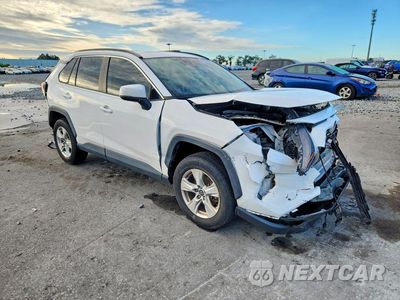 Czwarte zdjęcie samochodu z boku: 2020 TOYOTA RAV4 XLE VIN:2T3P1RFV1LC138764 - miniatura