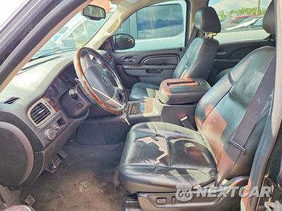 Zdjęcie 7 z 13 samochodu: 2012 GMC YUKON XL DENALI VIN:1GKS2MEF2CR232238 - miniatura