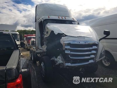 Czwarte zdjęcie samochodu z boku: 2023 FREIGHTLINER CASCADIA 126 SEMI TRUCK VIN:3AKJHLDR8PDUG2030 - miniatura
