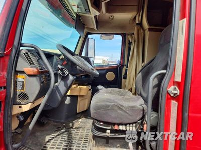 Zdjęcie 7 z 14 samochodu: 2012 VOLVO VNL SEMI TRUCK VIN:4V4NC9KK9CN547831 - miniatura