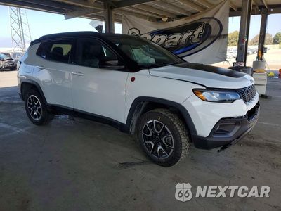 Czwarte zdjęcie samochodu z boku: 2025 JEEP COMPASS TRAILHAWK VIN:3C4NJDDN6ST565794 - miniatura