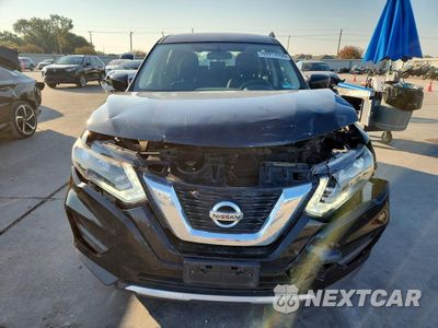 Piąte zdjęcie samochodu w środku: 2017 NISSAN ROGUE S VIN:KNMAT2MV0HP544188 - miniatura