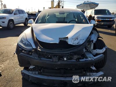 Piąte zdjęcie samochodu w środku: 2018 TESLA MODEL 3 VIN:5YJ3E1EB8JF135471 - miniatura