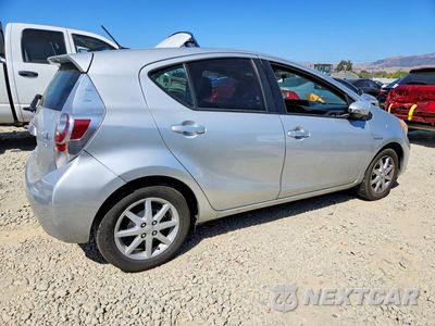 Trzecie zdjęcie samochodu z tyłu: 2014 TOYOTA PRIUS C FOUR VIN:JTDKDTB3XE1059838 - miniatura