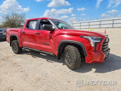 Czwarte zdjęcie samochodu z boku: 2025 TOYOTA TUNDRA SR5 VIN:5TFLA5DB5SX293861 - miniatura