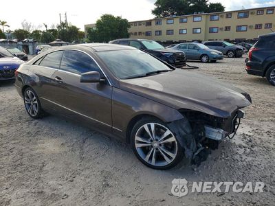 Czwarte zdjęcie samochodu z boku: 2014 MERCEDES-BENZ E 350 4MATIC VIN:WDDKJ8JB8EF262444 - miniatura